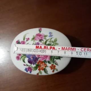 Piccolo portagioie decorato