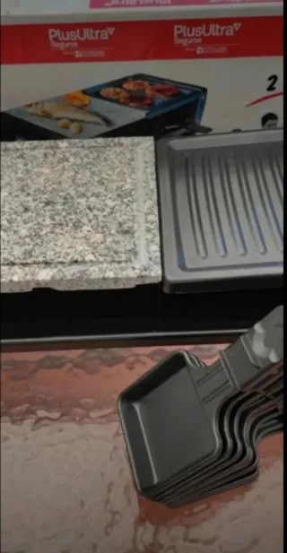 Raclette eléctrica 2 en 1 con 8 sartenes