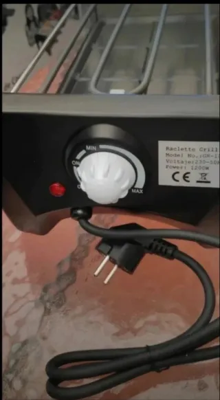 Raclette eléctrica 2 en 1 con 8 sartenes