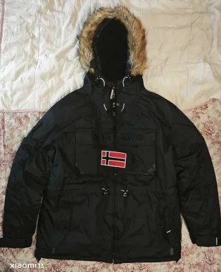 Chaqueta Parka Norway Negra con Capucha