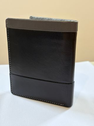 Cartera de piel Ubrique negra y gris