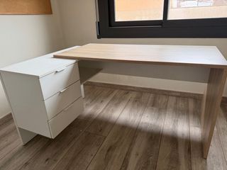 Escritorio moderno madera y blanco En buen estado