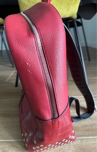 Mochila efecto piel ZARA Roja