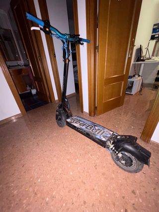 Patín Eléctrico Azul Red Bull