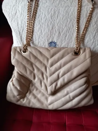 Bolso Beige Acolchado Cadena Dorada