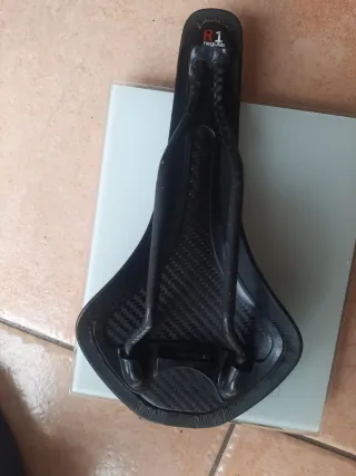 Sillín Fizik Antares R1 Carbon 140mm