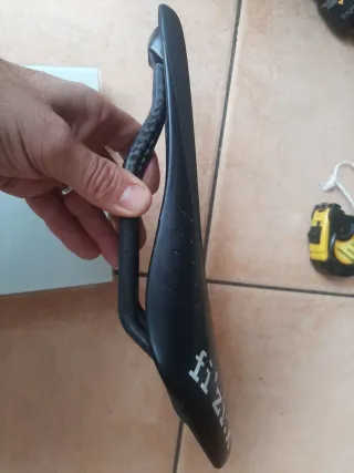 Sillín Fizik Antares R1 Carbon 140mm