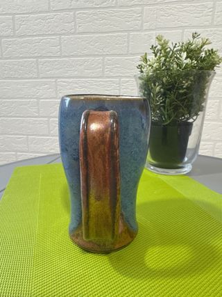 Taza cerámica artesanal moderna azul y marrón