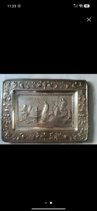 Bandeja decorativa con relieve