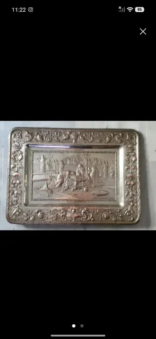 Bandeja decorativa con relieve