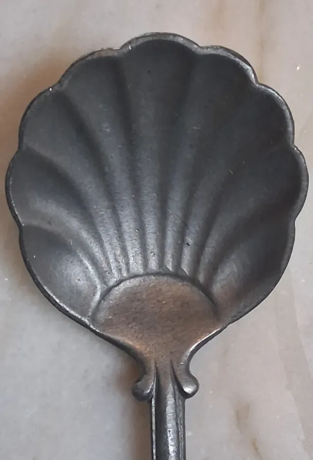 Cucchiaio vintage stile Liberty a conchiglia