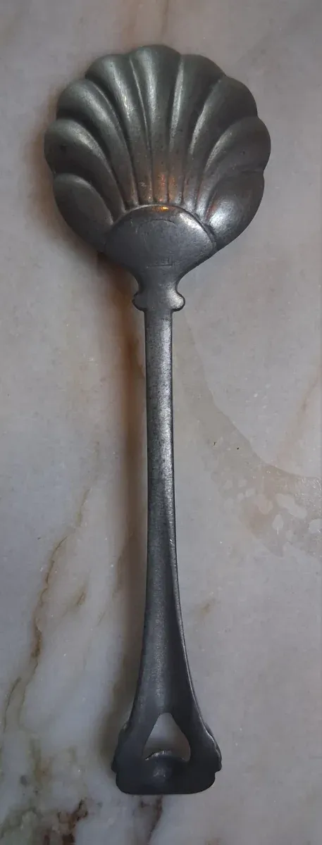 Cucchiaio vintage stile Liberty a conchiglia