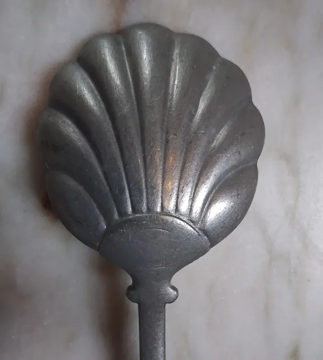 Cucchiaio vintage stile Liberty a conchiglia