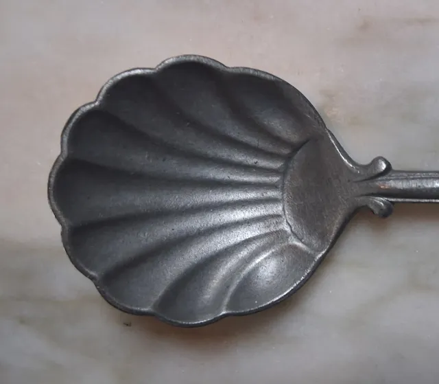 Cucchiaio vintage stile Liberty a conchiglia