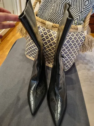 Botines imitacion reptil media caña