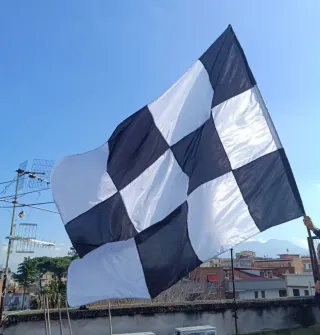 Bandiera bianconera 280x210cm cucita a mano