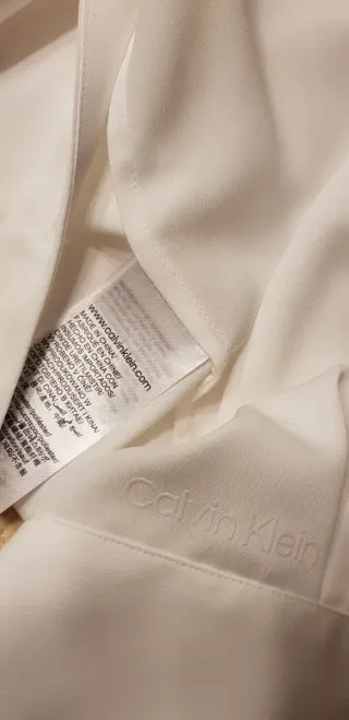 Camisa cuello pico Calvin Klein Blanca