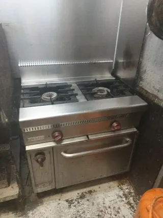 Cocina industrial con horno