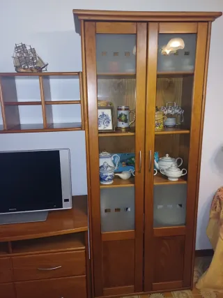 Móvel de Sala em Madeira e Vidro