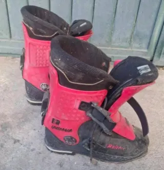 Scarponi sci uomo num 43 44. li darò un po puliti