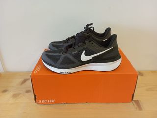 Nike (36,5 EU) Structure 25 Negro