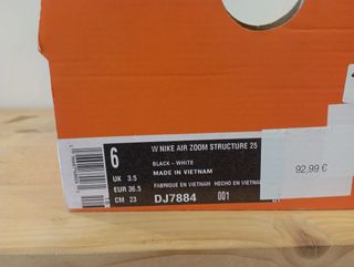 Nike (36,5 EU) Structure 25 Negro