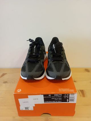 Nike (36,5 EU) Structure 25 Negro