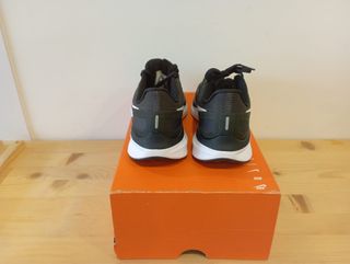 Nike (36,5 EU) Structure 25 Negro