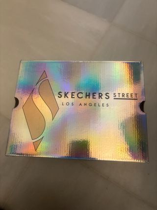 Zapatillas Skechers Negras y Doradas Nuevas