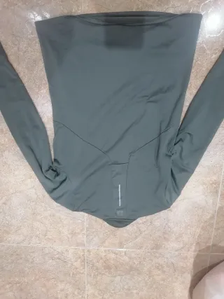 Camiseta entrenamiento Decathlon verde militar