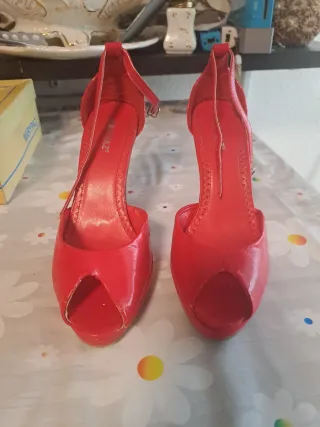 Zapatos de tacón Marypaz rojos