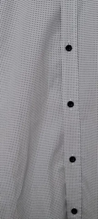 Camisa Cortefiel Slim Fit blanca y puntitos negros