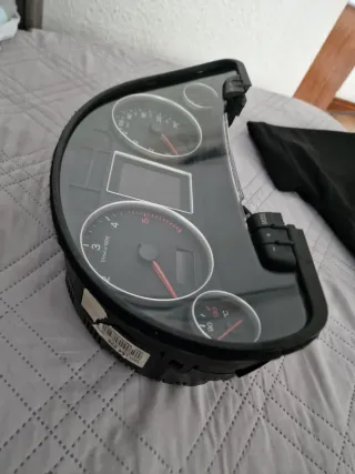 Cuadro instrumentos Audi A4 B7 B6 color