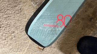 Esquís con fijaciones