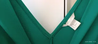 Vestido verde con cinturón negro