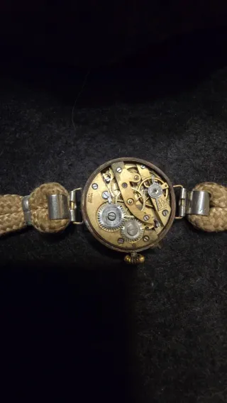 Reloj de pulsera vintage dorado y beige