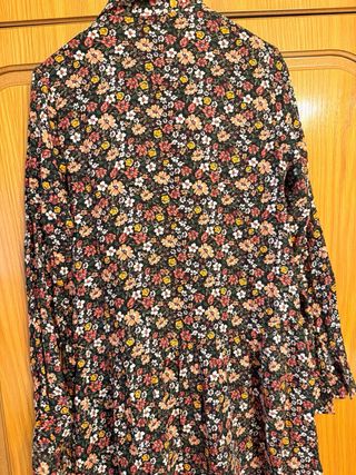 Vestido Stradivarius flores Talla S