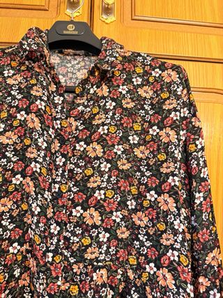 Vestido Stradivarius flores Talla S