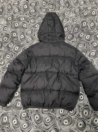 Corteiz Abrigo Negro con Forro Amarillo