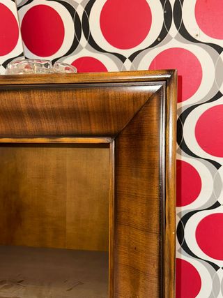 Vitrina de nogal italiano.