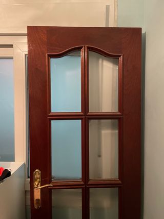 Puerta madera con vidrio