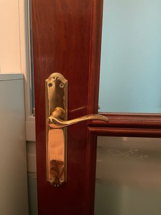 Puerta madera con vidrio