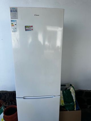 Frigorifero bianco con congelatore