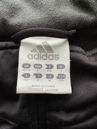 Chaqueta deportiva Adidas negra y roja