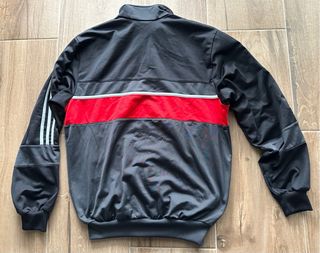 Chaqueta deportiva Adidas negra y roja