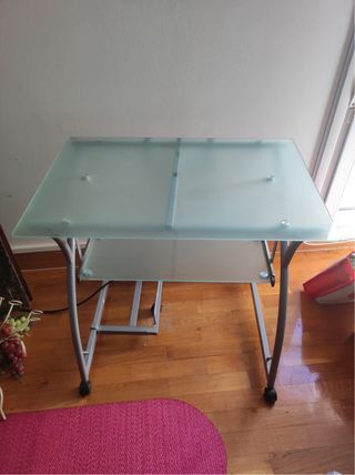 Escritorio de cristal y metal