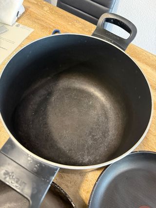 Set de sartenes y olla de aluminio