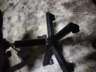 Silla de escritorio roja y negra