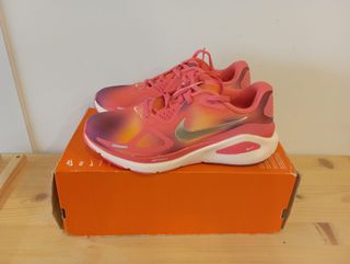 Nike (40,5 EU) Structure 26 SE Naranja