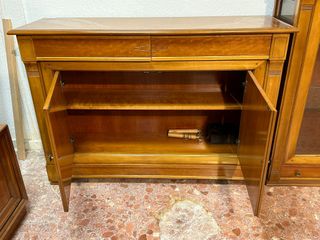 Consola y Vitrina de cerezo